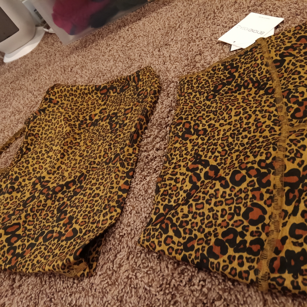 Beyond Yoga Leopard Print Leggings